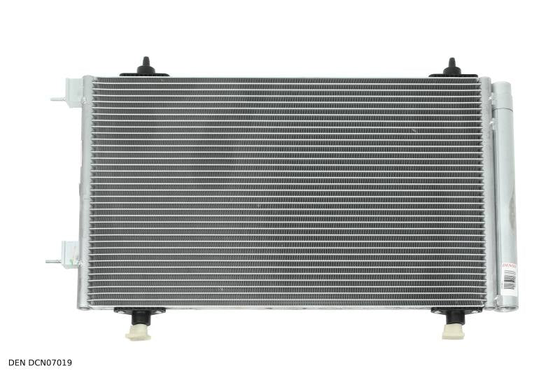 Condenseur de climatisation Denso pour Citroën C4 / Berlingo à partir de 2008 et Peugeot 307 à moteur TU — DEN DCN07019 — vue 1
