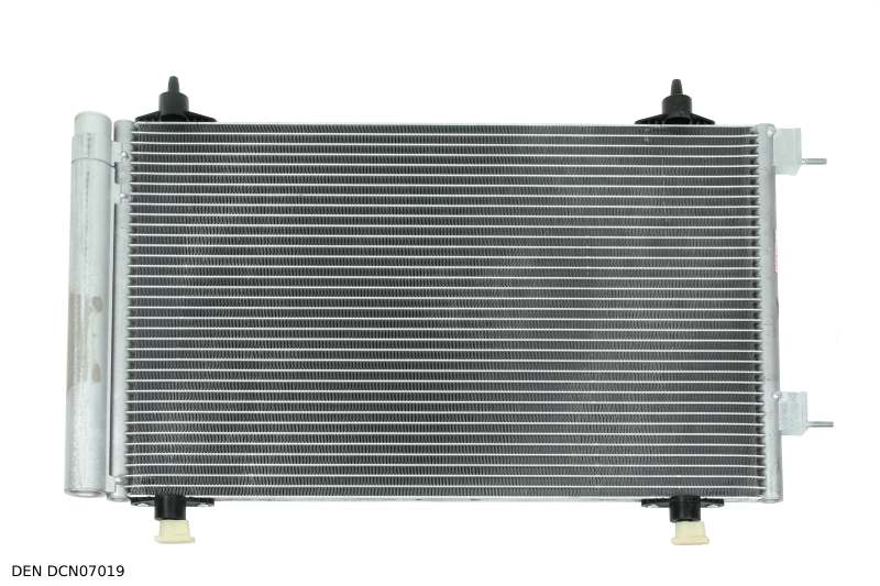 Condenseur de climatisation Denso pour Citroën C4 / Berlingo à partir de 2008 et Peugeot 307 à moteur TU — DEN DCN07019 — vue 2