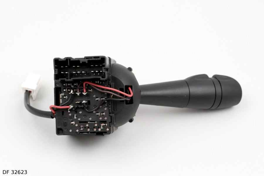 Commodo d’éclairage pour Renault Clio à partir de 2012 et Trafic à partir de 2014, avec commande d’antibrouillards avant — DF 32623 — vue 3
