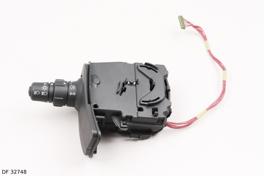 Commodo d’éclairage pour Renault Clio à partir de 2005, avec commande d’antibrouillards avant, avec allumage automatique — DF 32748 — vue 1