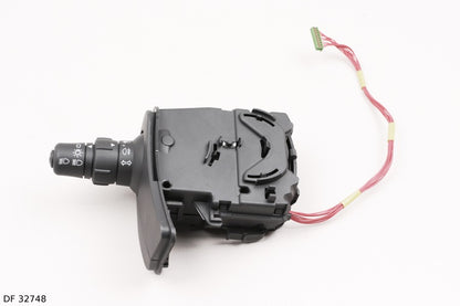 Commodo d’éclairage pour Renault Clio à partir de 2005, avec commande d’antibrouillards avant, avec allumage automatique — DF 32748 — vue 1