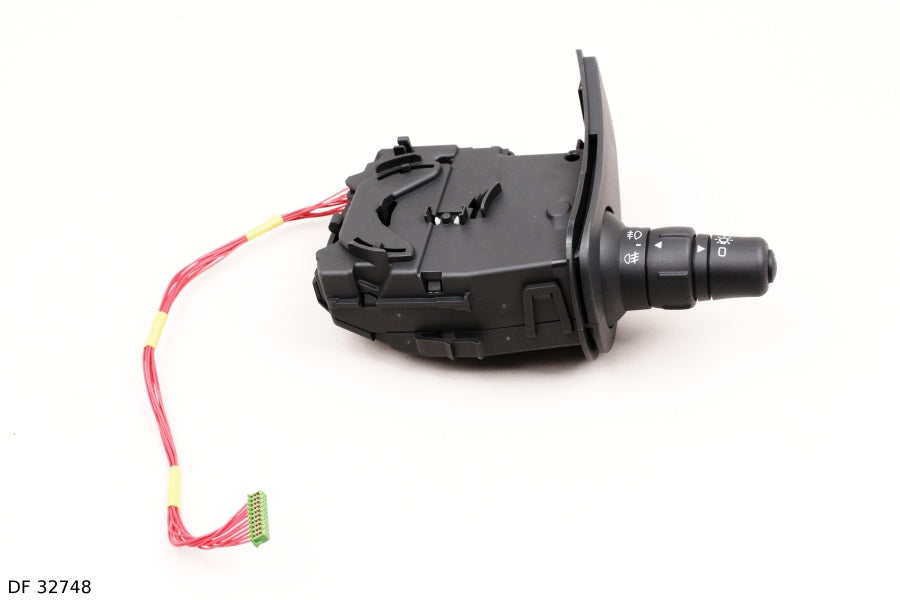 Commodo d’éclairage pour Renault Clio à partir de 2005, avec commande d’antibrouillards avant, avec allumage automatique — DF 32748 — vue 3