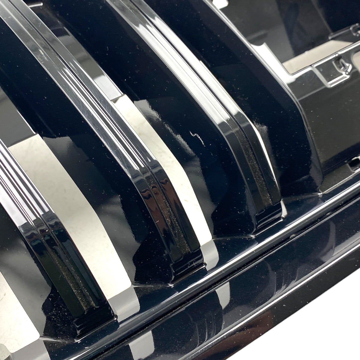 Pièce d'origine Calandre pour Skoda Superb III restylée 3V0853653G