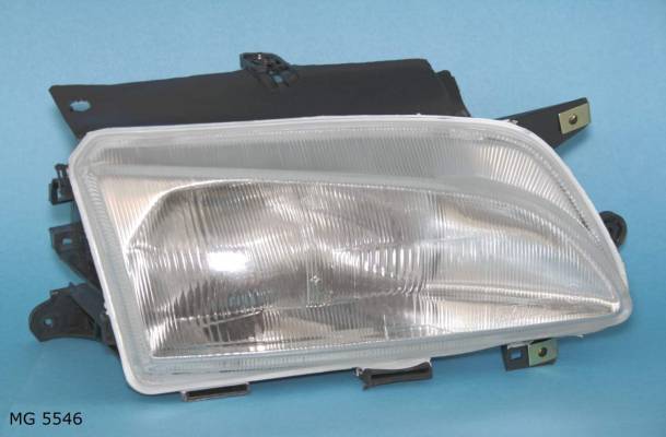 Phare avant droit — Peugeot Partner jusqu’en 2002 — MG 5546 — vue 1