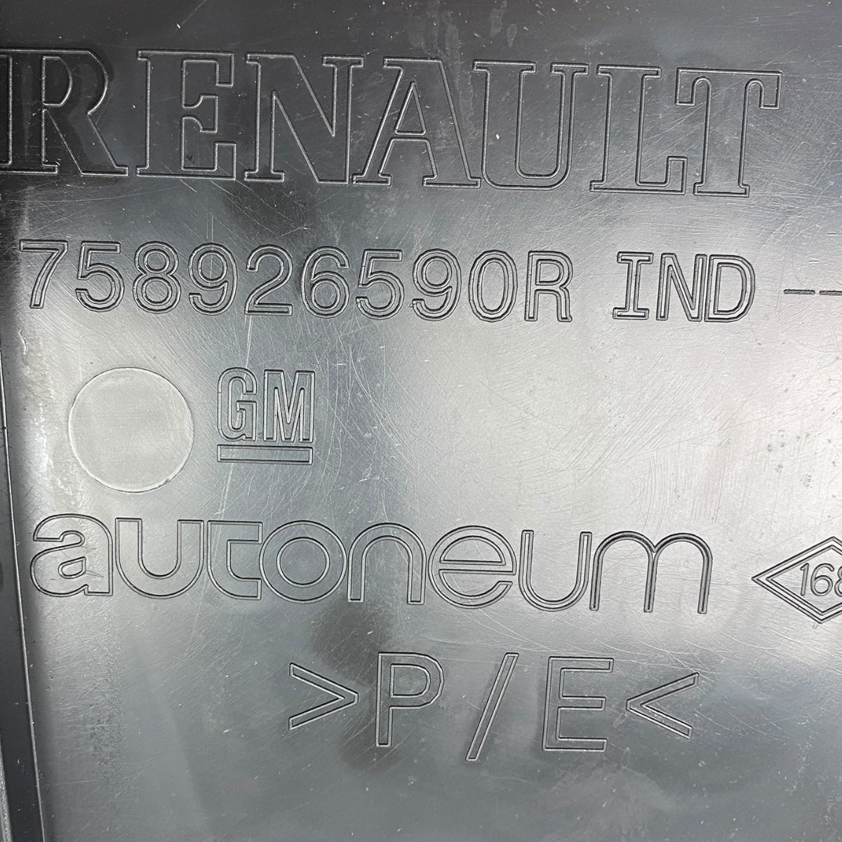 Cache inférieur de moteur pour Renault Trafic III et Nissan NV300 — vue 12