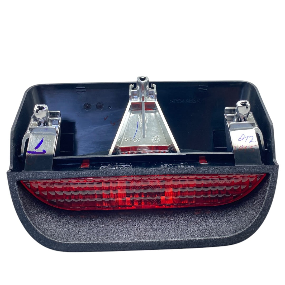 Pièce d’origine — Troisième feu stop Dacia Duster I – 265908454R – Neuf OE