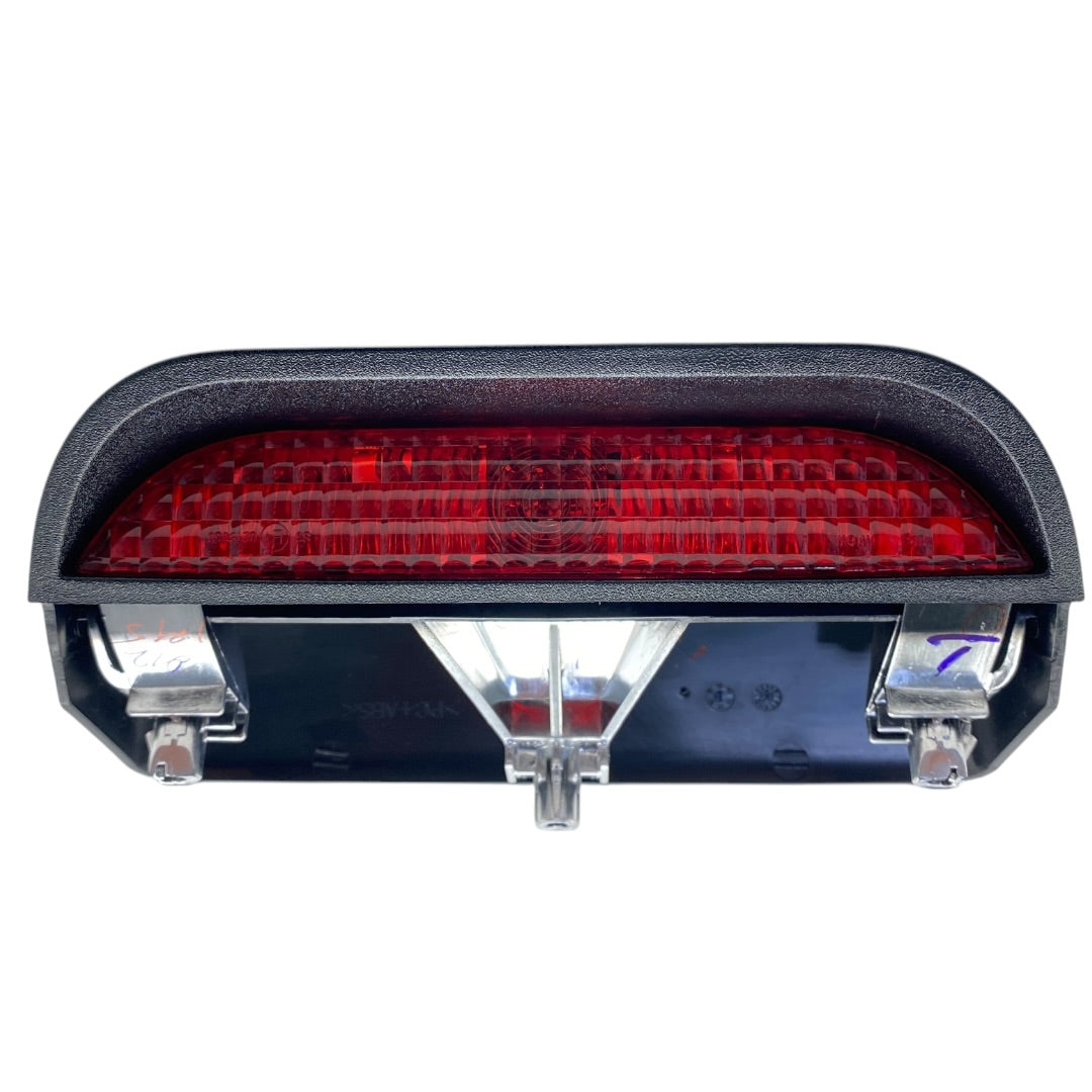 Pièce d’origine — Troisième feu stop Dacia Duster I – 265908454R – Neuf OE