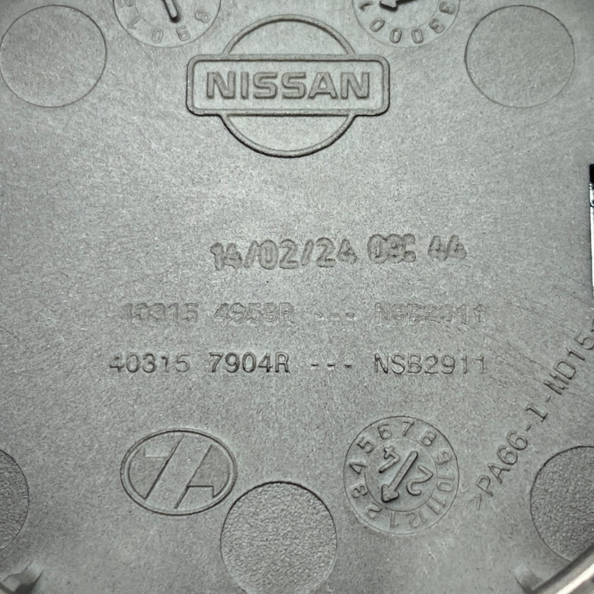 Pièce d’origine — Cache central de jante Nissan NV300 restylé – 403157904R – Neuf OE