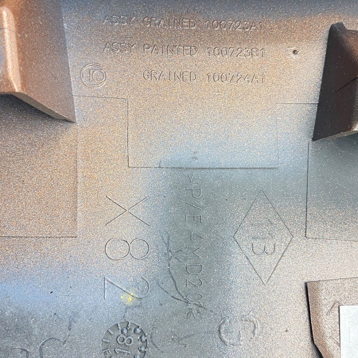 Pièce d’origine — Baguette latérale gauche Renault Trafic III / IV – 798194839R – Neuve OE