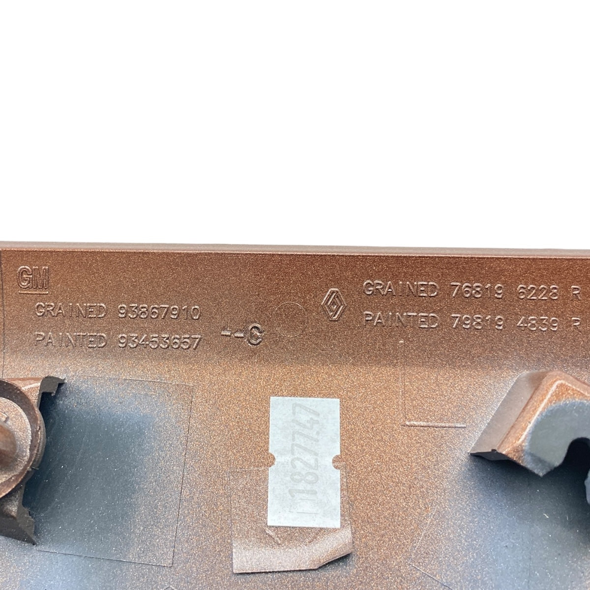 Pièce d’origine — Baguette latérale gauche Renault Trafic III / IV – 798194839R – Neuve OE