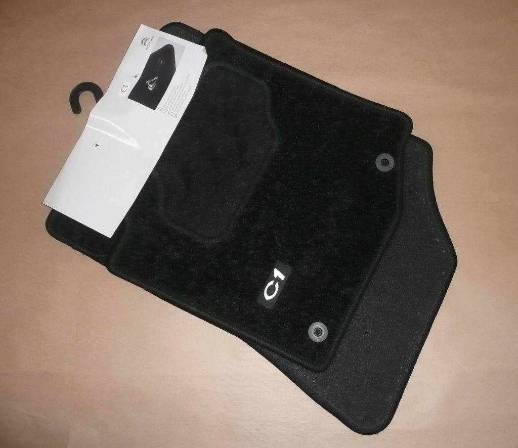 TAPIS EN VELOUR CITROEN C1.