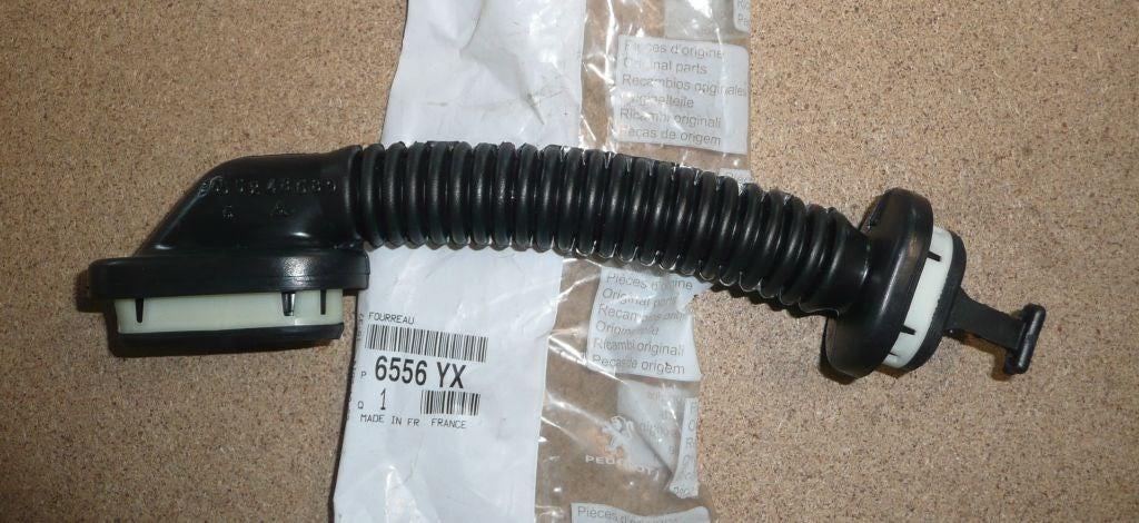 CACHE DU FAISCEAU DE CABLES.CITROEN C4 6556.YX 6556YX.