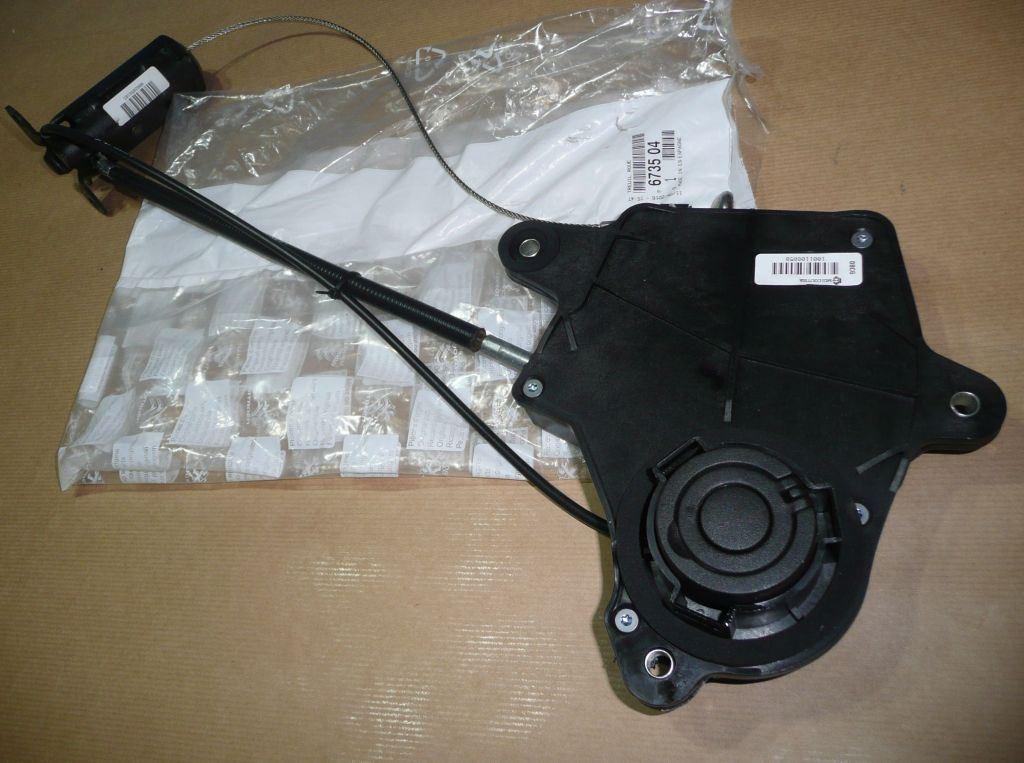 FIXATION DE LA ROUE DE SECOURS.PEUGEOT 307,308 6735.04 673504.