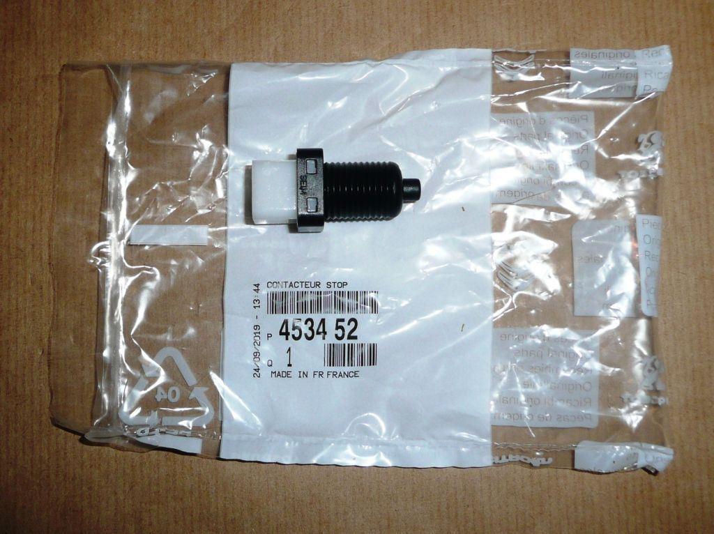INTERRUPTEUR DES FEUX DE STOP CITROEN C2,C3,C5 4534.52 453452.