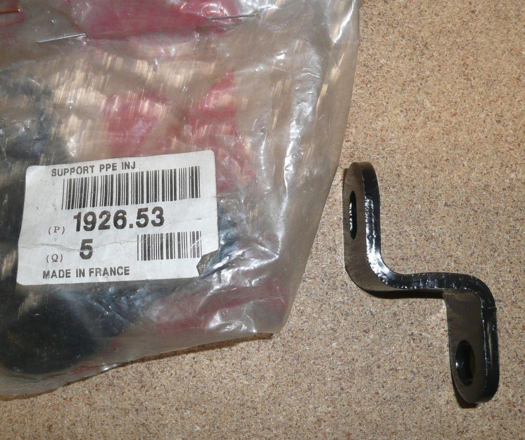 SUPPORT POMPE INJECTEUR.CITROEN C3 1.4HDI.