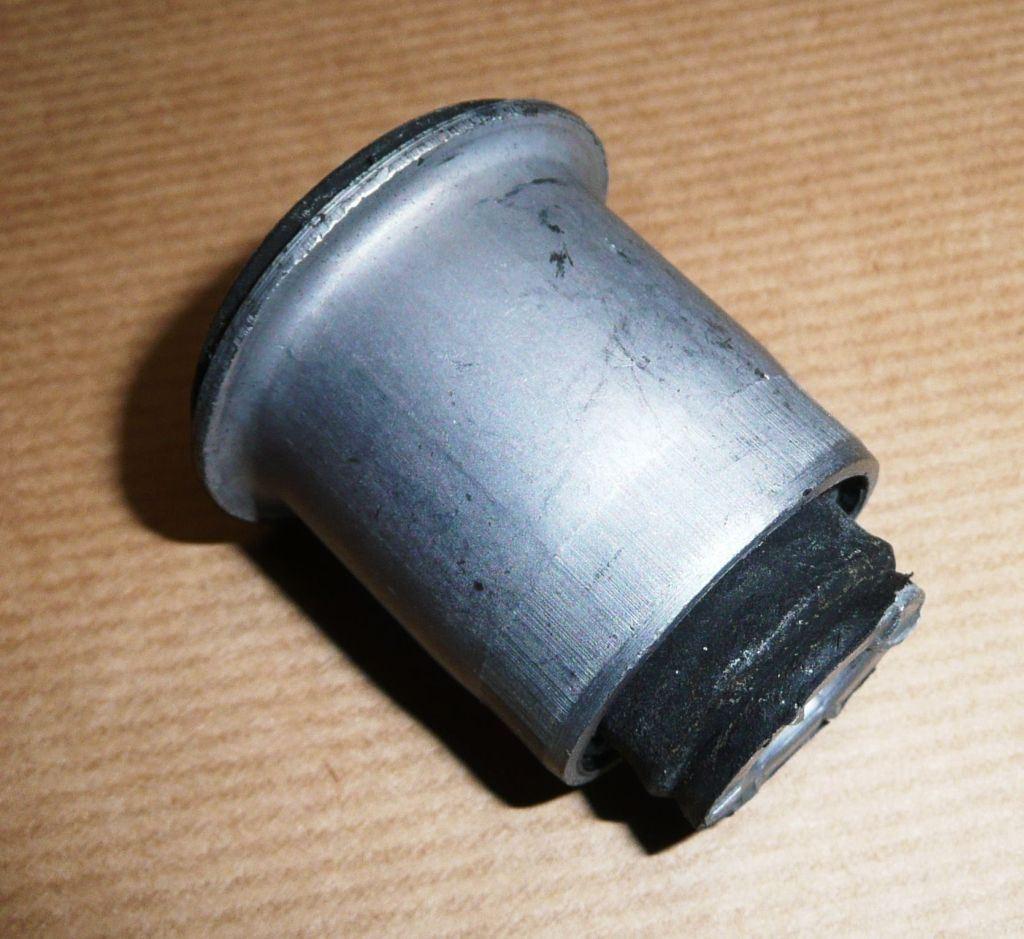 SILENTBLOCK DE TRIANGLE RENAULT KANGOO II 2008 8200586564.