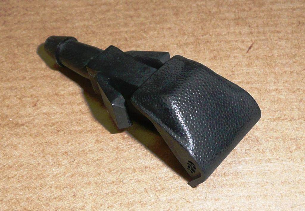 EMBOUT DU SYSTEME DE LAVE.GLACE CITROEN C8,P80 6438.AP 6438AP.