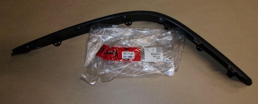 COUVERCLE DE PARE.CHOCS CITROEN C5 II GAUCHE 7452.L5 7452L5.