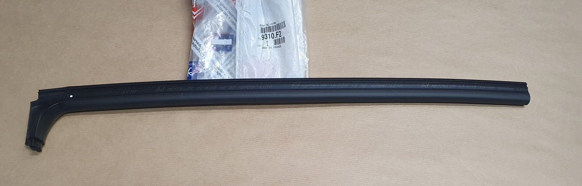JOINT VITRE PEUGEOT 1007 ARRIERE DROITE 9310.F2 9310F2.