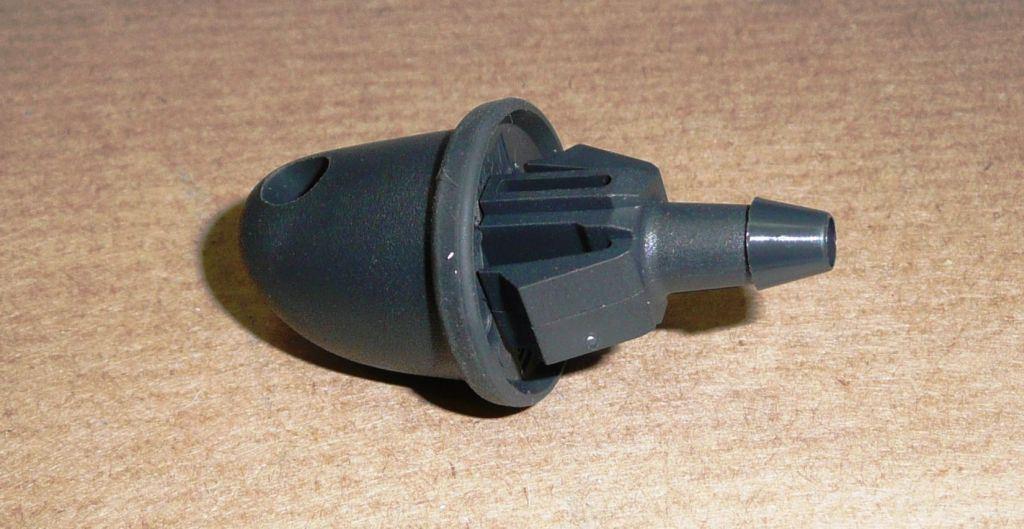 EMBOUT DU SYSTEME DE LAVE.GLACE RENAULT TRAFIC 8200024297.