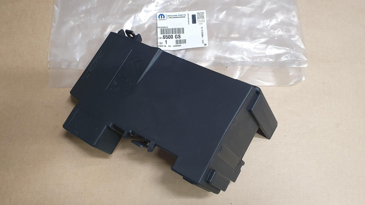 COUVERCLE DES FUSIBLES PEUGEOT 3008 6500.GS 6500GS.