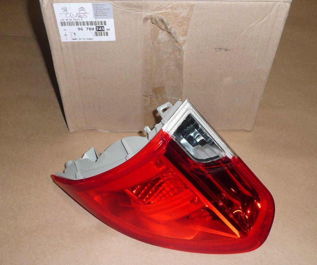 FEU ARRIERE PEUGEOT 2008 DROITE 9678074580.