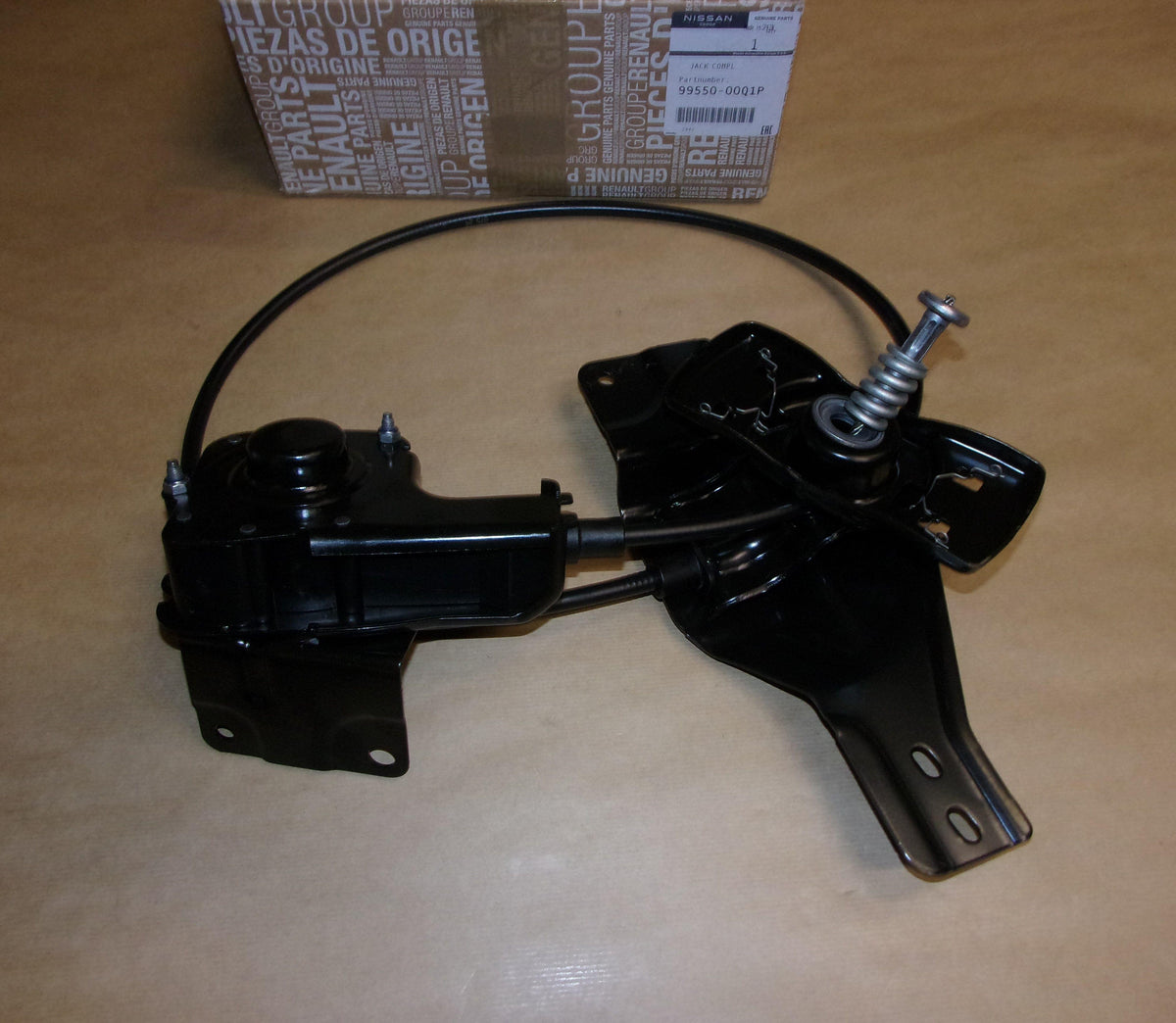 FIXATION DE LA ROUE DE SECOURS.RENAULT MASTER 9955000Q1P.