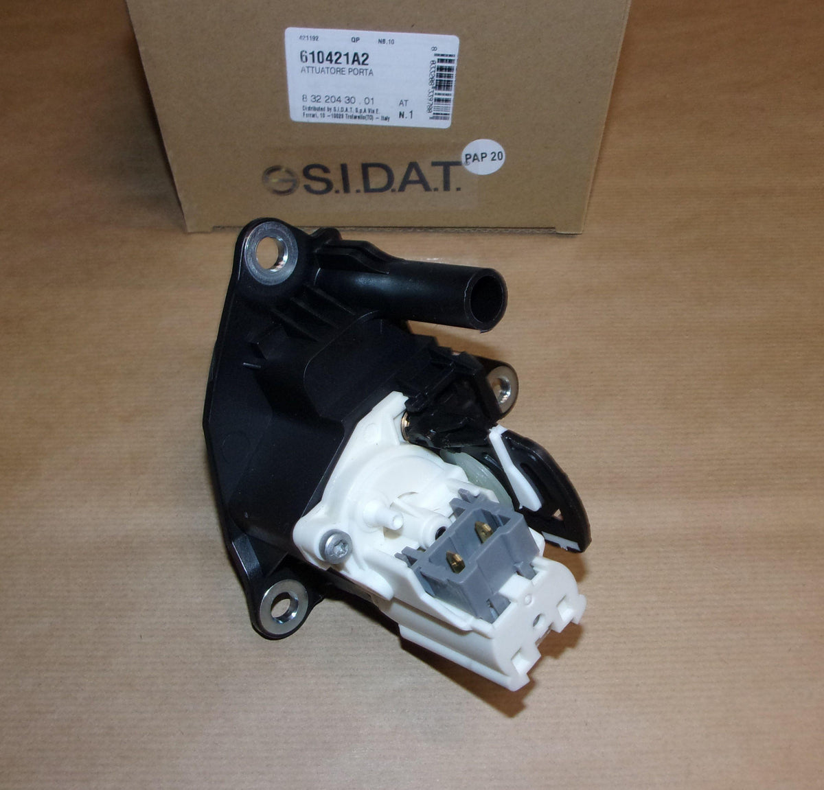 SERRURE DE COFFRE RENAULT CLIO II 8200060917.