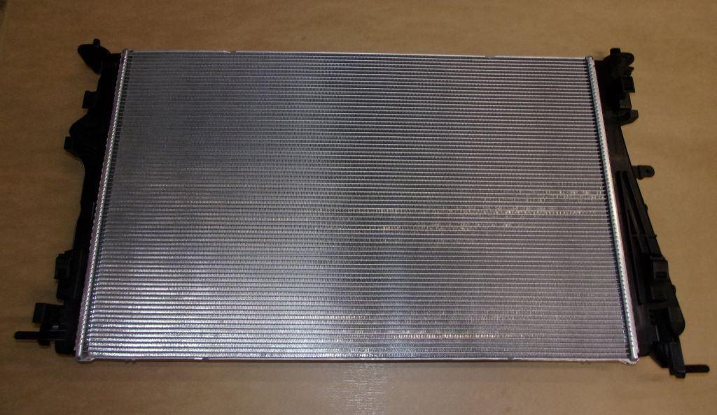 RADIATEUR D'EAU RENAULT MEGANE IV 214102845R.