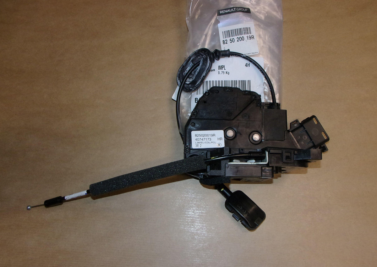 SERRURE DE PORTE RENAULT FLUENCE ARRIERE DROIT 825020019R.