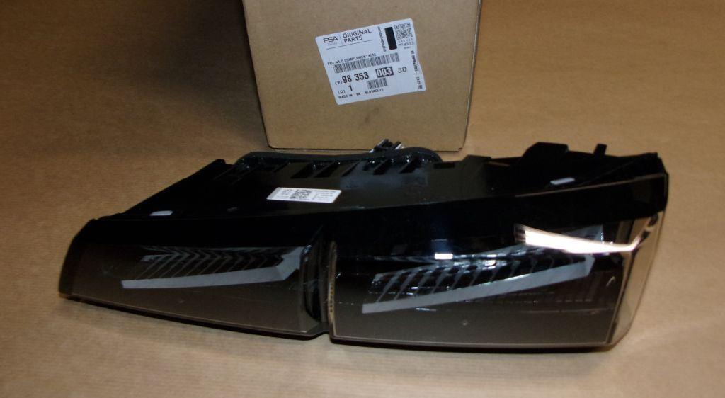 FEU ARRIERE PEUGEOT 308 III LED DROITE 9835300380.