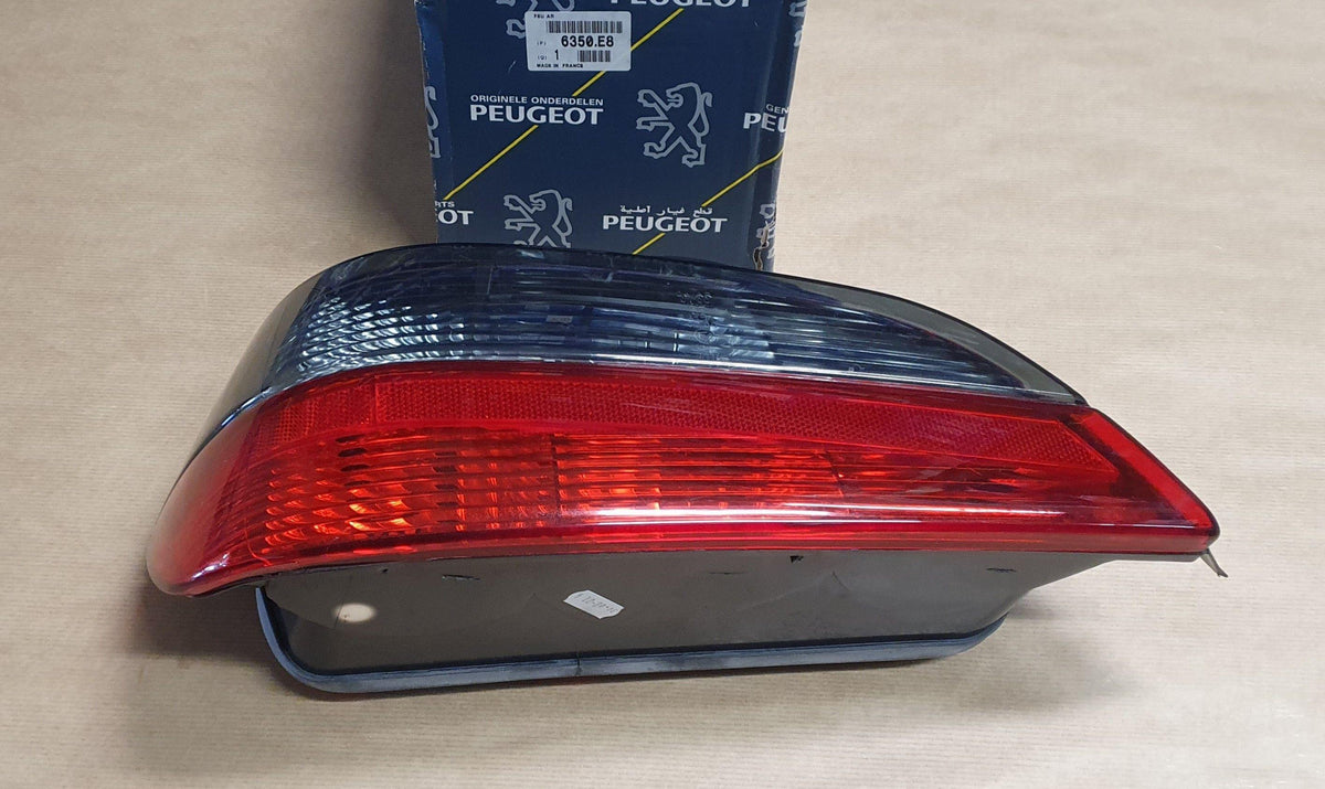 FEU ARRIERE PEUGEOT 406 GAUCHE 6350.E8 6350E8.