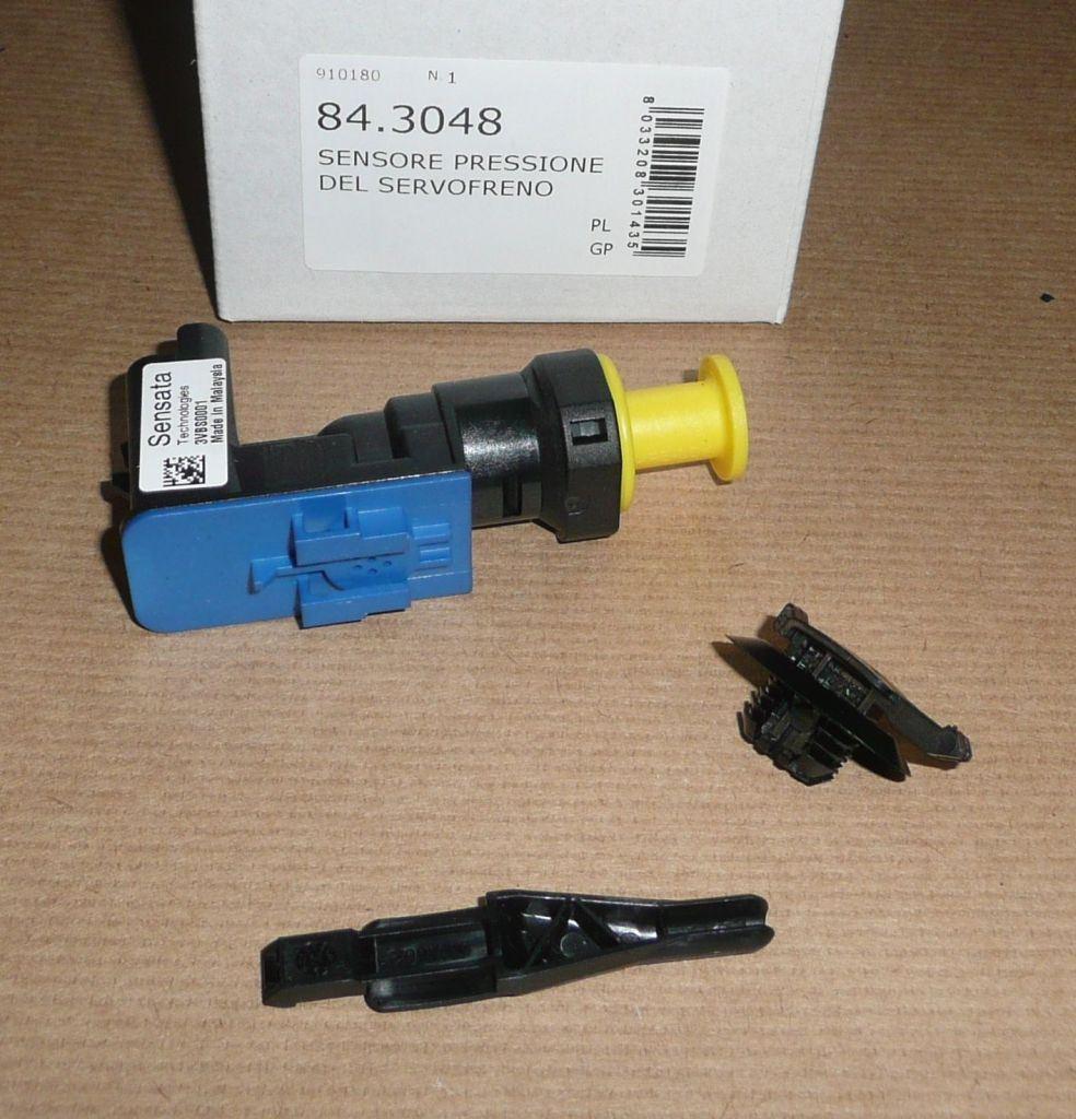 CAPTEUR DE PRESSION LIQUIDE DE FREIN.CITROEN CITROEN 9677783780.