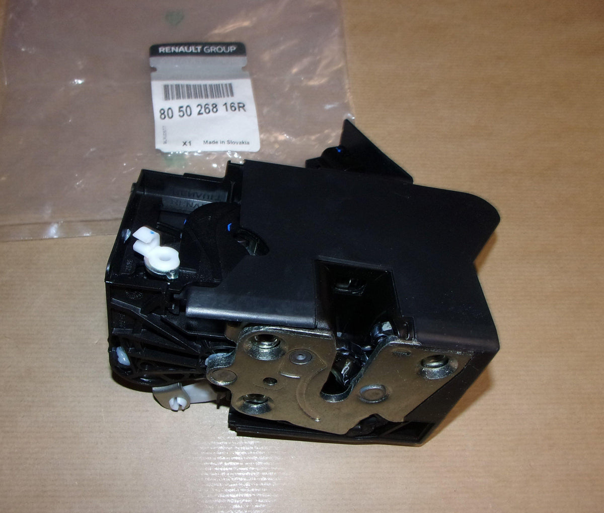 SERRURE DE PORTE DACIA SANDERO II DROIT AVAN 805026816R.