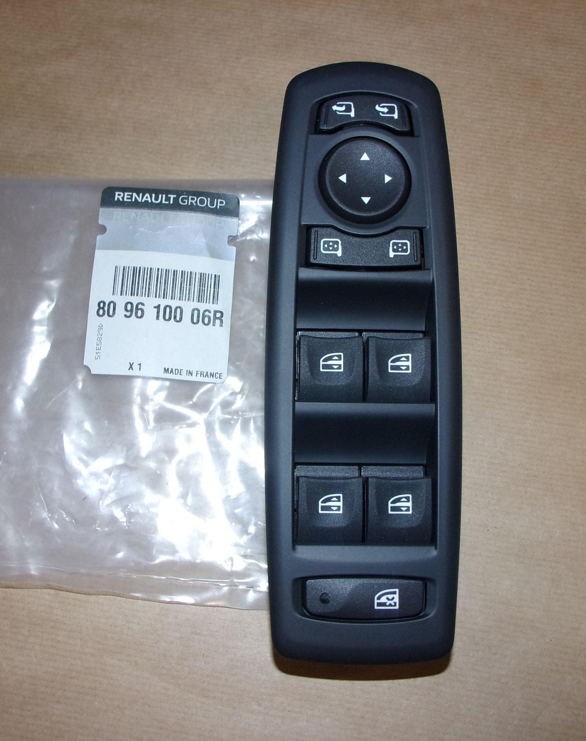 BOUTON LEVE-VITRE RENAULT SCENIC III 809610006R.