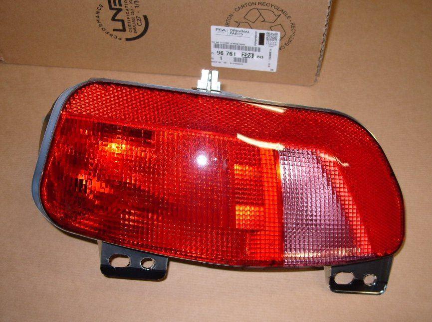 FEU ARRIERE CITROEN C4 PICASSO II DROITE 9676122880.