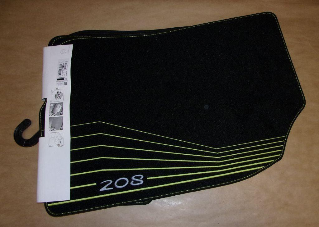 TAPIS EN VELOUR PEUGEOT 208 1613457580.