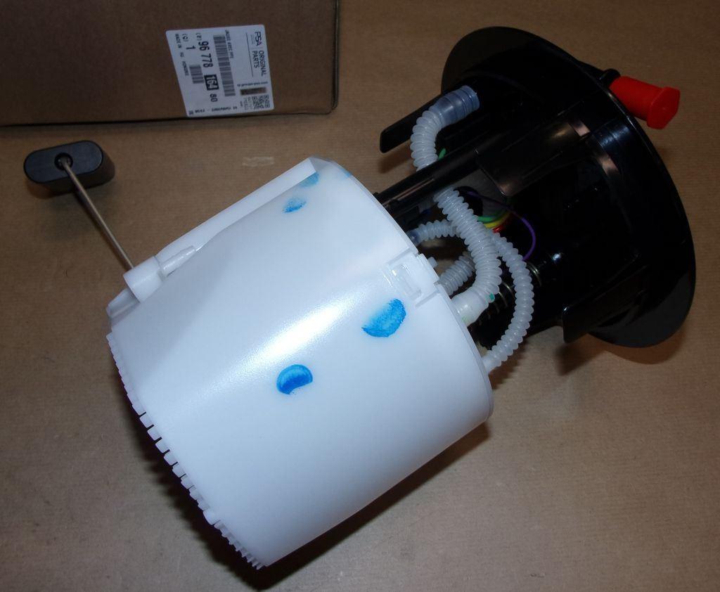 POMPE A CARBURANT COMPLET.CITROEN C4 PICASSO I 9677816480.