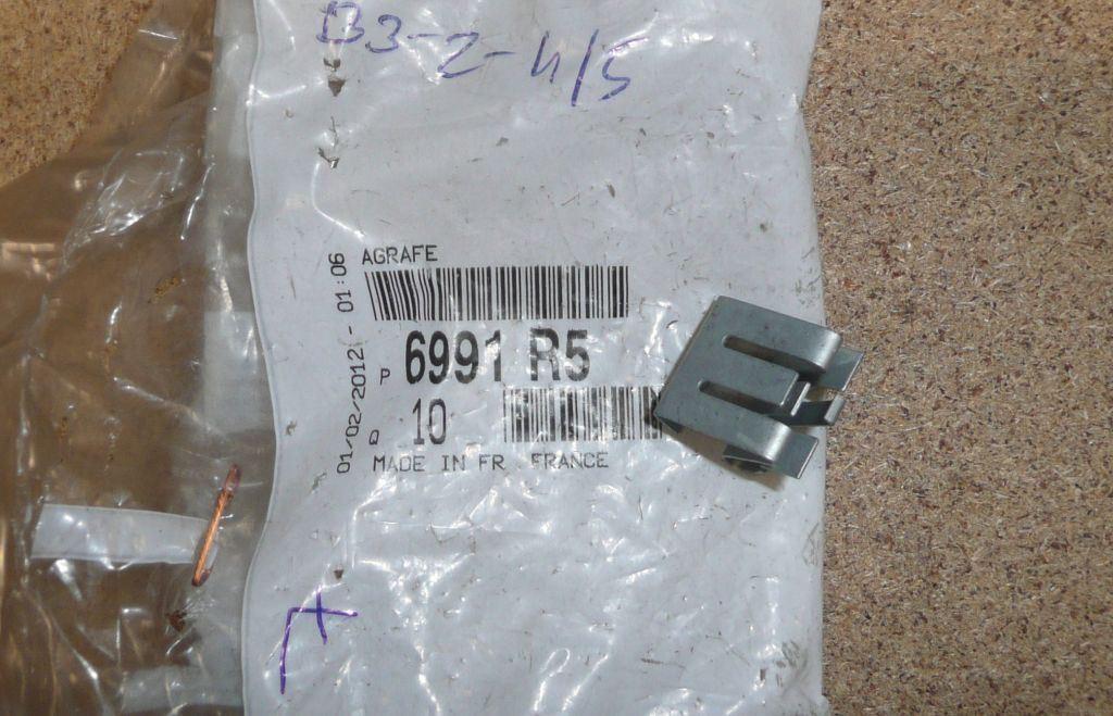 AGRAFE DE PANNEAU DE BORD.CITROEN C3 PICASSO 6991.R5 6991R5.