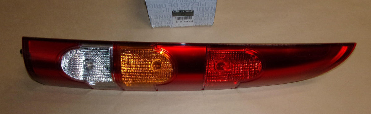 FEU ARRIERE RENAULT KANGOO DROITE 8200150621.