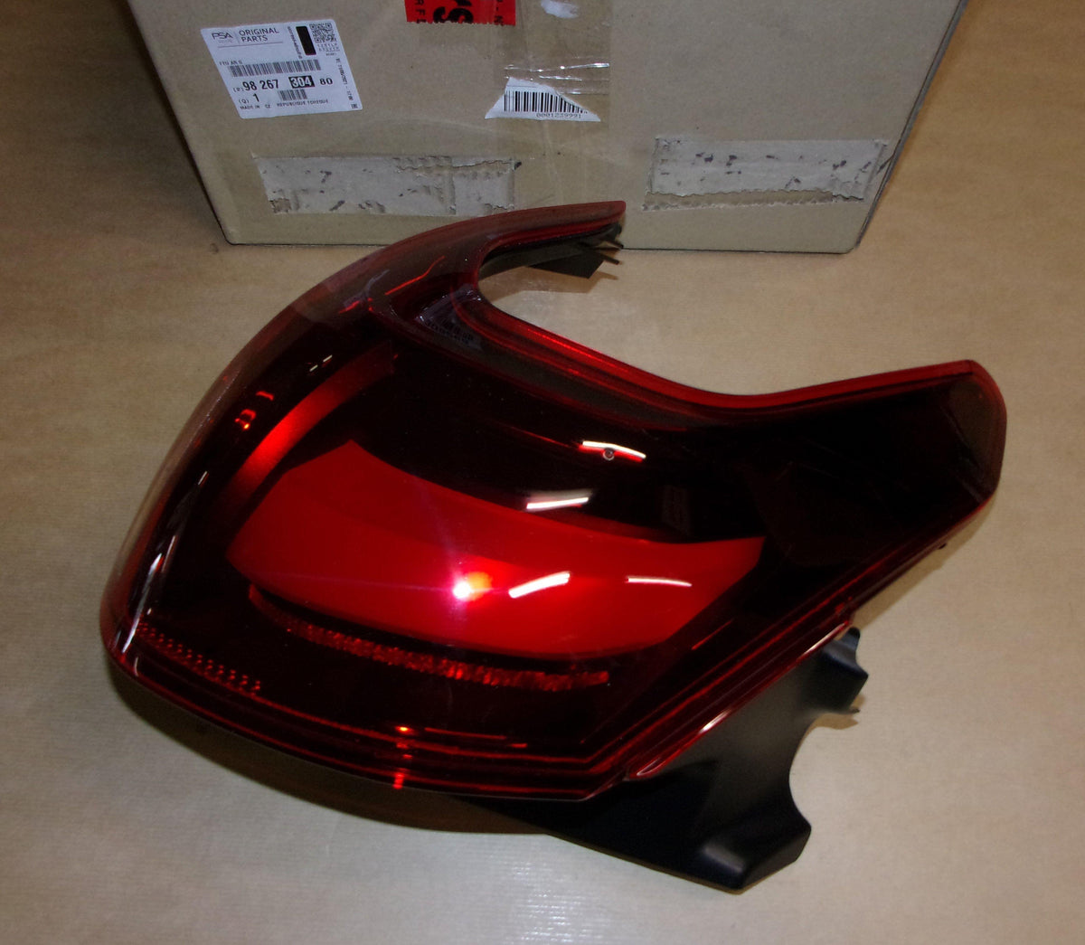 FEU ARRIERE PEUGEOT 2008 LED 2016> GAUCHE 9826730480.