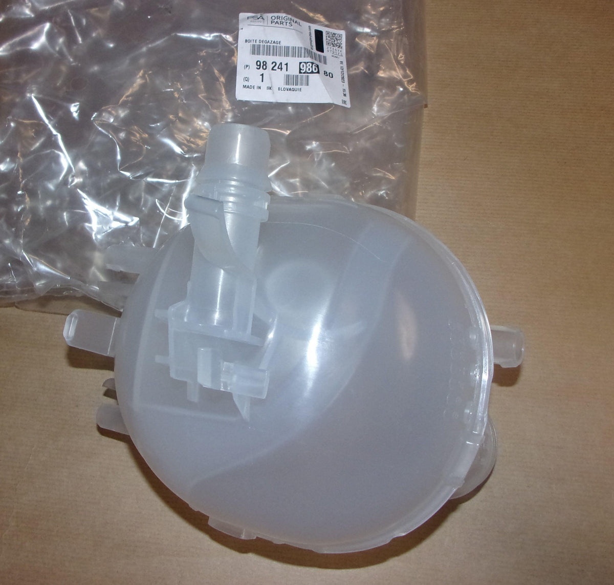 RÉSERVOIR DE LIQUIDE DE REFROIDISSEMENT. 9824198680.