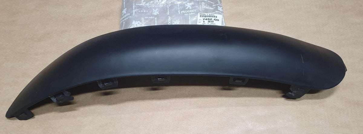 COUVERCLE DE PARE.CHOCS PEUGEOT 307 7452.Q0 7452Q0.