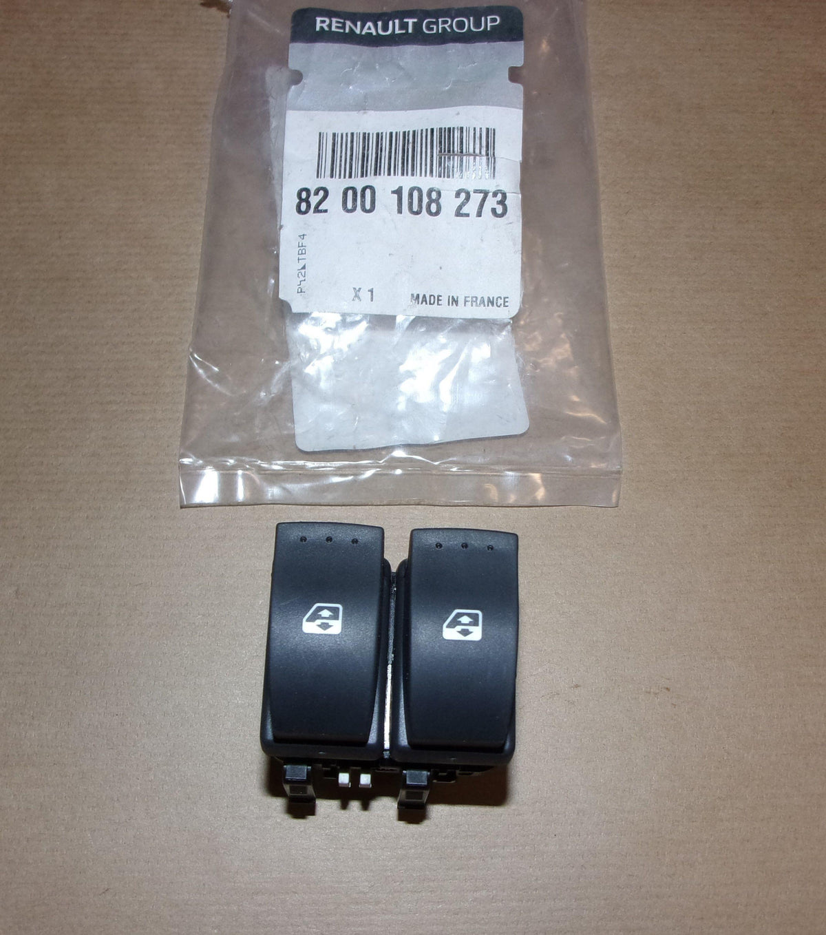 BOUTON LEVE-VITRE RENAULT KANGOO II 8200108273.