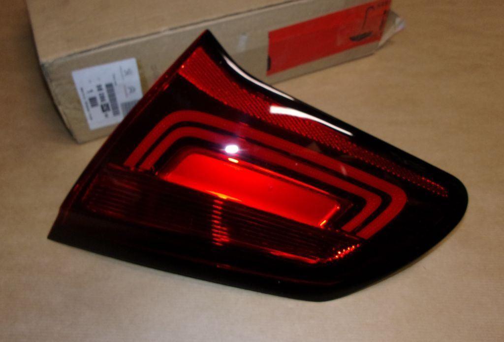 FEU ARRIERE CITROEN C4 II DROITE 9808624780.