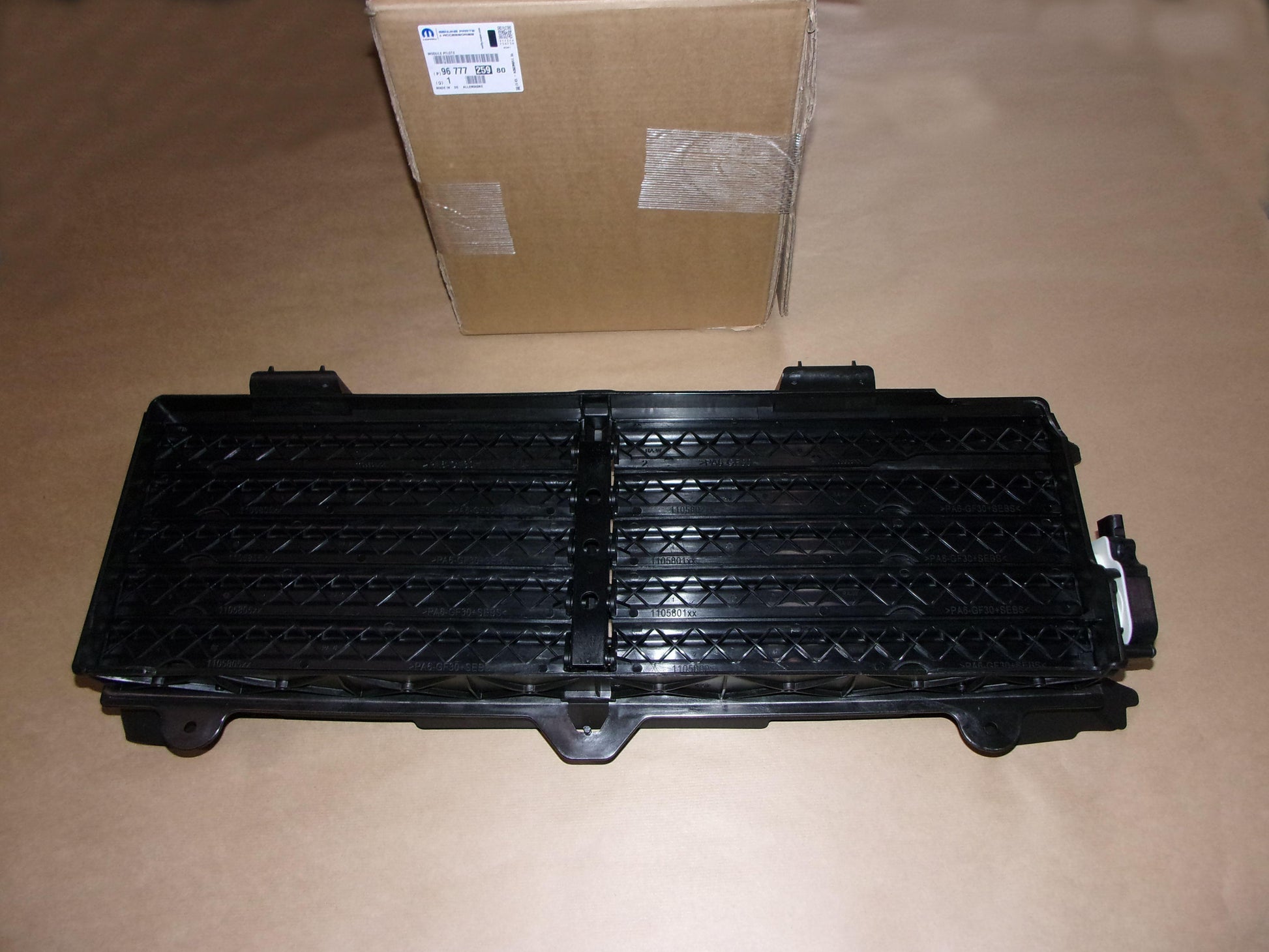 VOLET RADIATEUR PEUGEOT 308 II 9677725980.