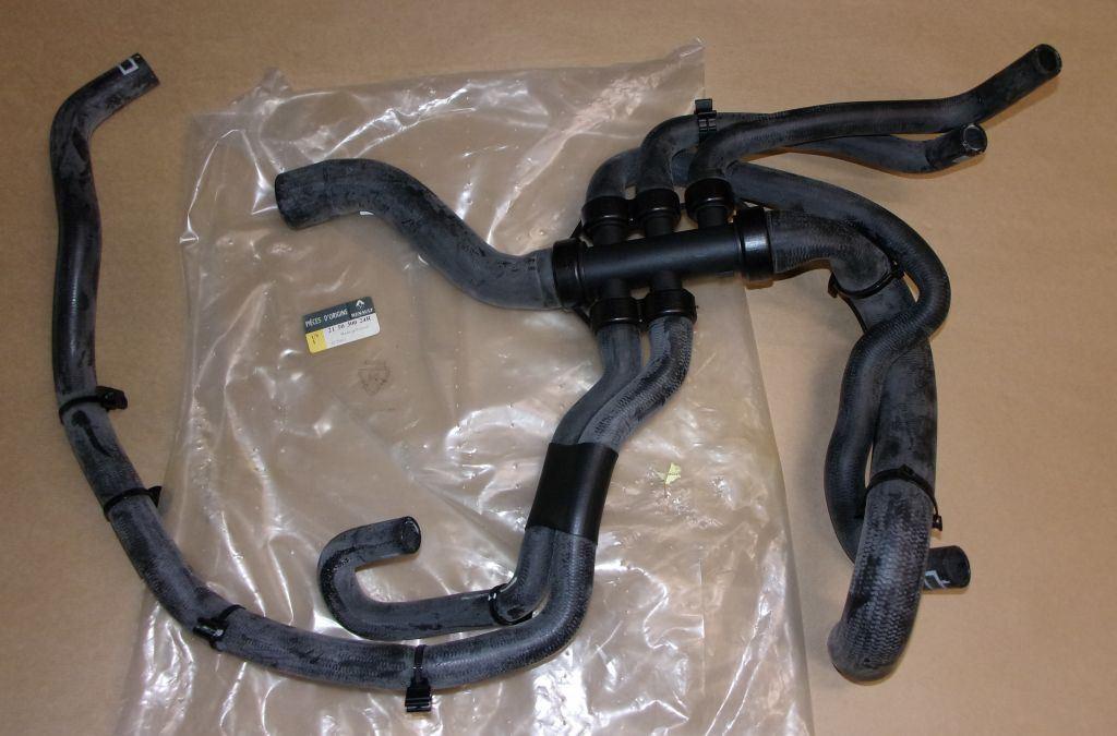 TUYAU DE REFROIDISSEMENT RENAULT MEGANE III 2. 215030024R.