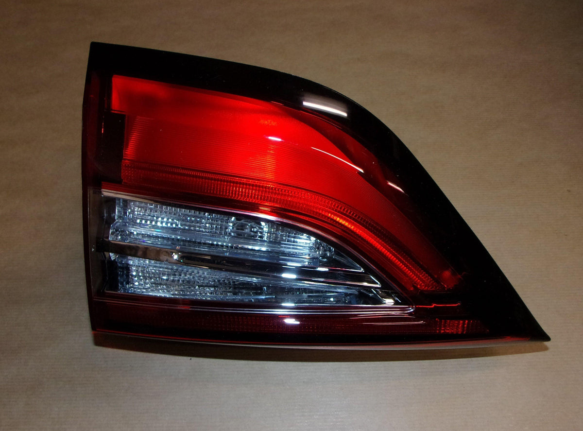 FEU ARRIERE RENAULT GRAND SCENIC IV DROITE 265503368R.