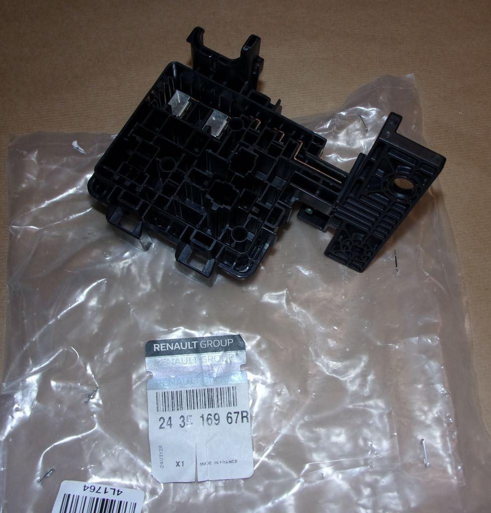 BOÎTE A FUSIBLES RENAULT MEGANE III 243516967R.