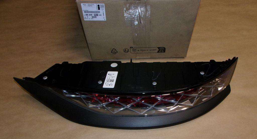 FEU ARRIERE CITROEN DS7 DROITE 9824986480.